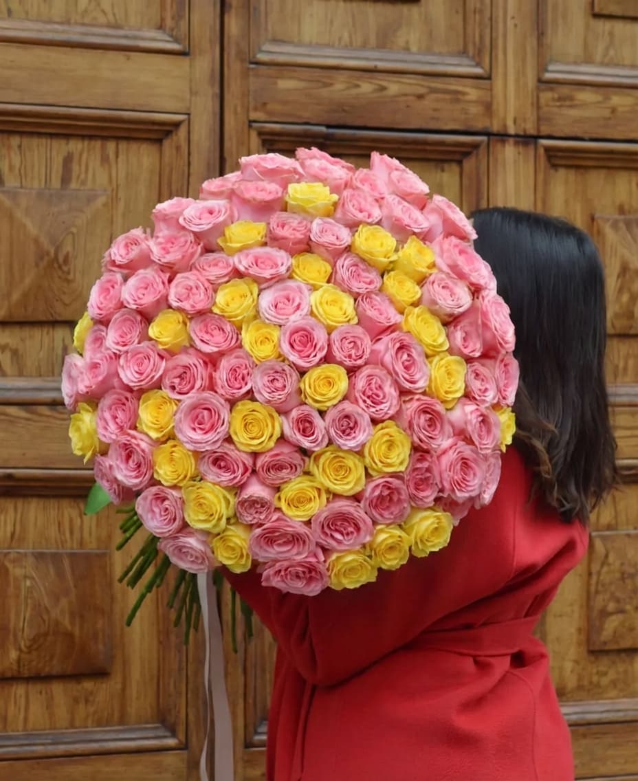 Bouquet di 100 rose - Light Pink Yellow